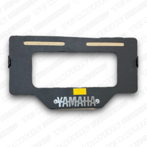 Porta placa acero negro Yamaha 3D plateado